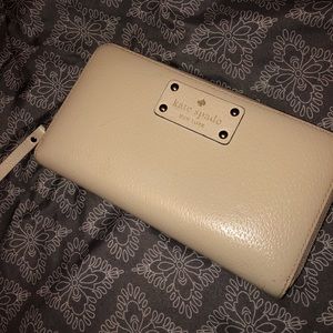 FREE GIFT W PURCHASE! Kate Spade zip around wallet